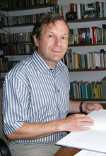 Georg Bydlinski am Schreibtisch